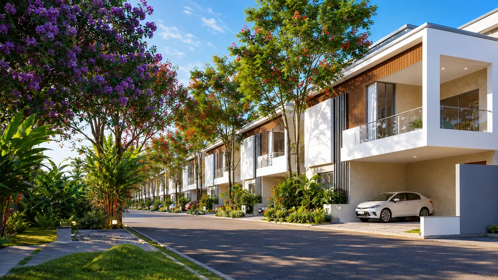 Lush Landscaped Courtyard Setting
